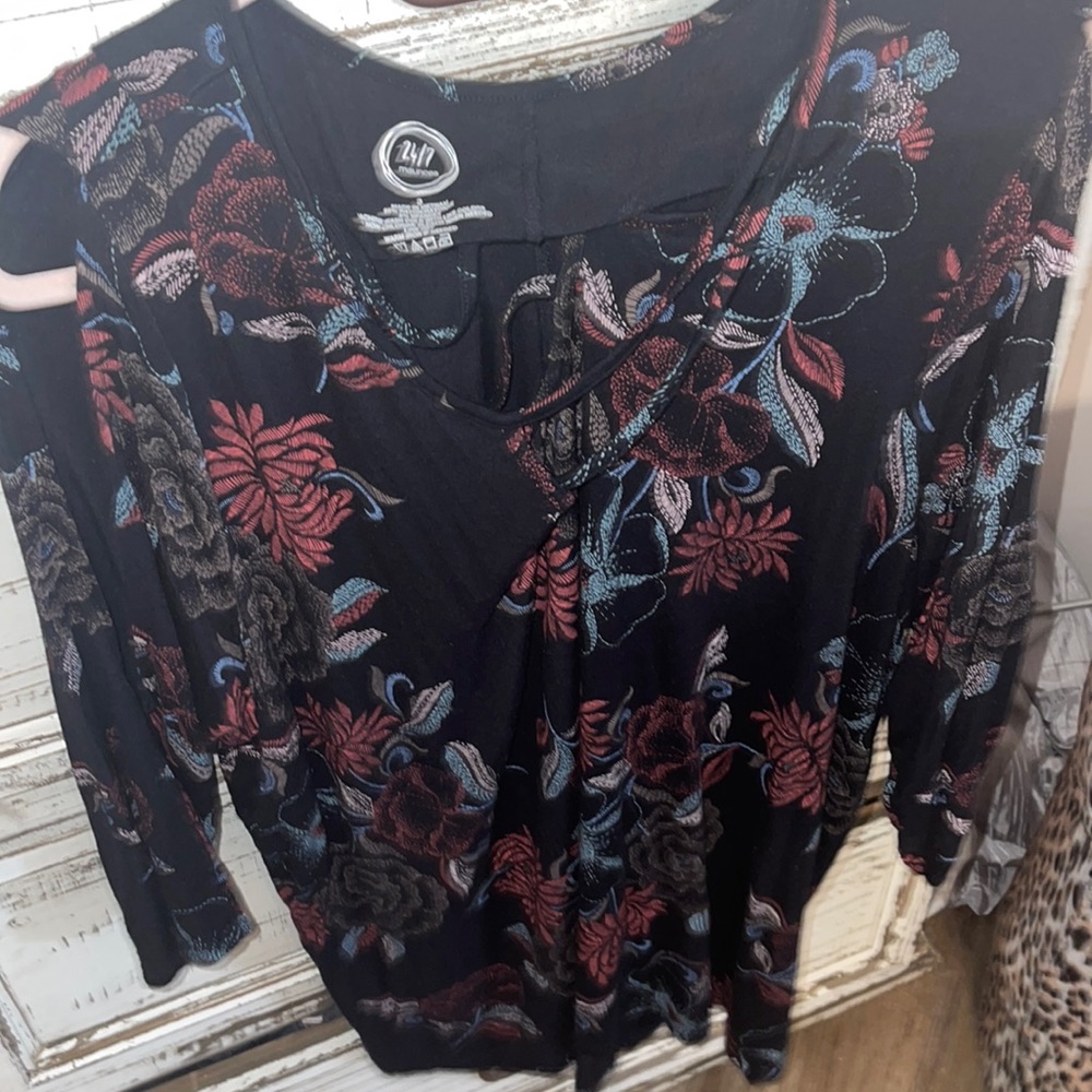 NWOT Maurice’s 24/7 black open shoulder arms black floral print size 3x new
